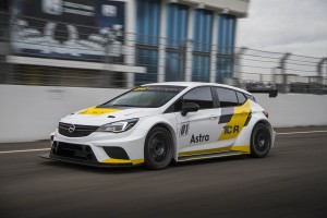 Campaign opener in Bahrain: Two Opel Astra TCR of Team Target Competition will compete for this first time this season.