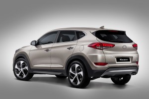 02-Hyundai-Tucson-driekwart-achter
