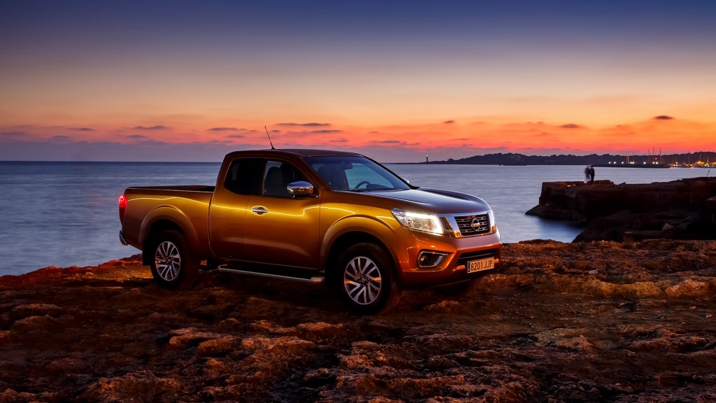 2-Nissan-NP300-Navara