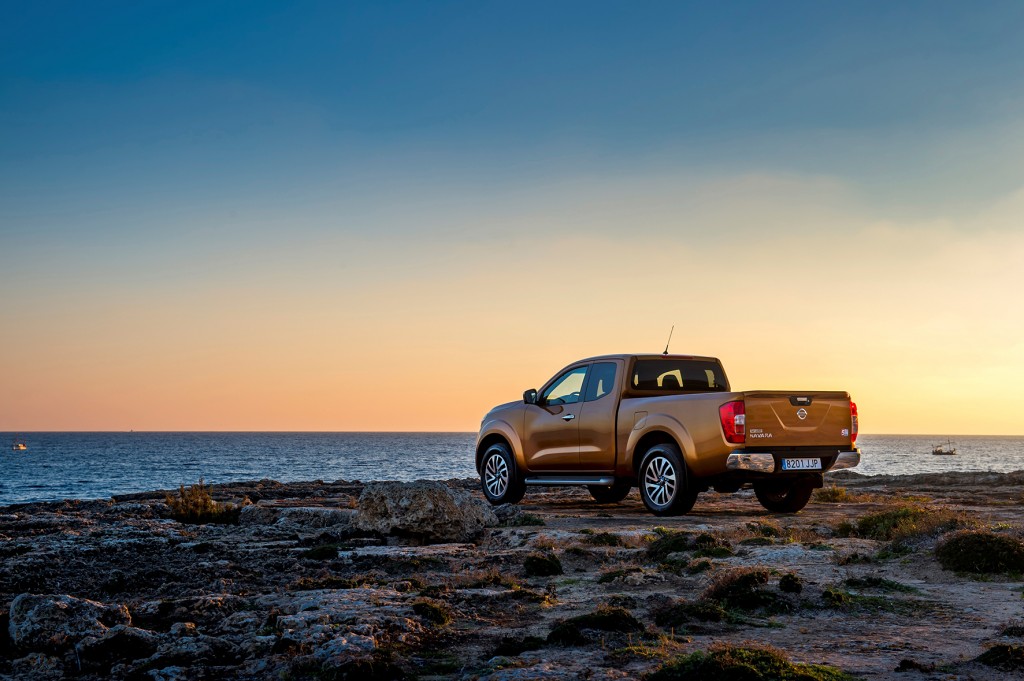 3-Nissan-NP300-Navara