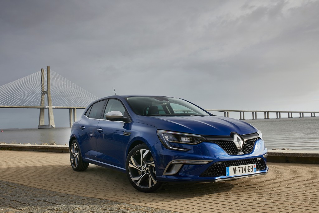 ESSAIS PRESSE RENAULT MEGANE IV BERLINE ET BERLINE GT A LISBONNE