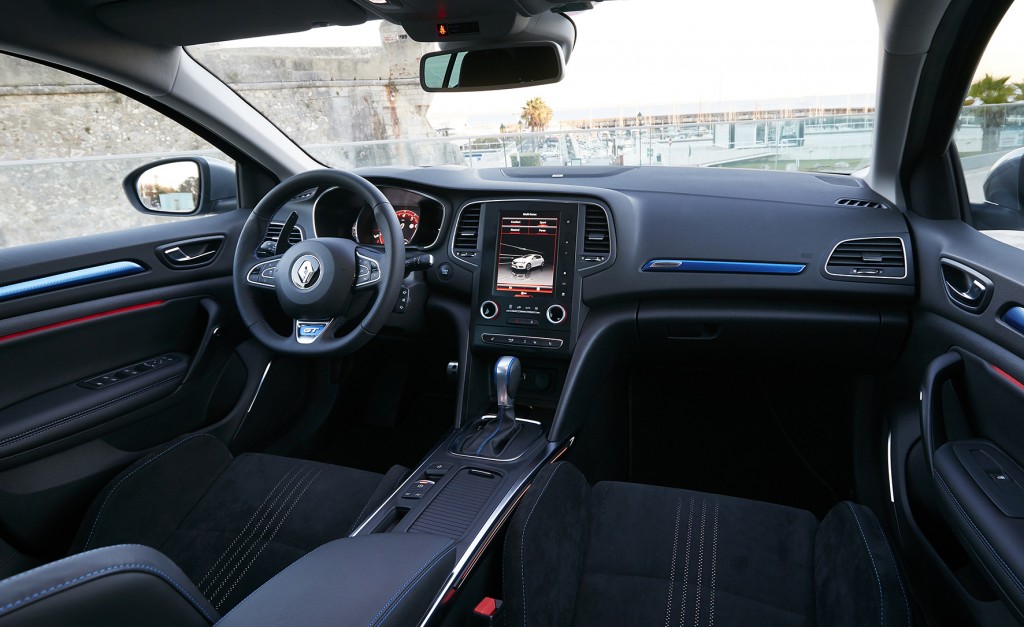 ESSAIS PRESSE RENAULT MEGANE IV BERLINE ET BERLINE GT A LISBONNE