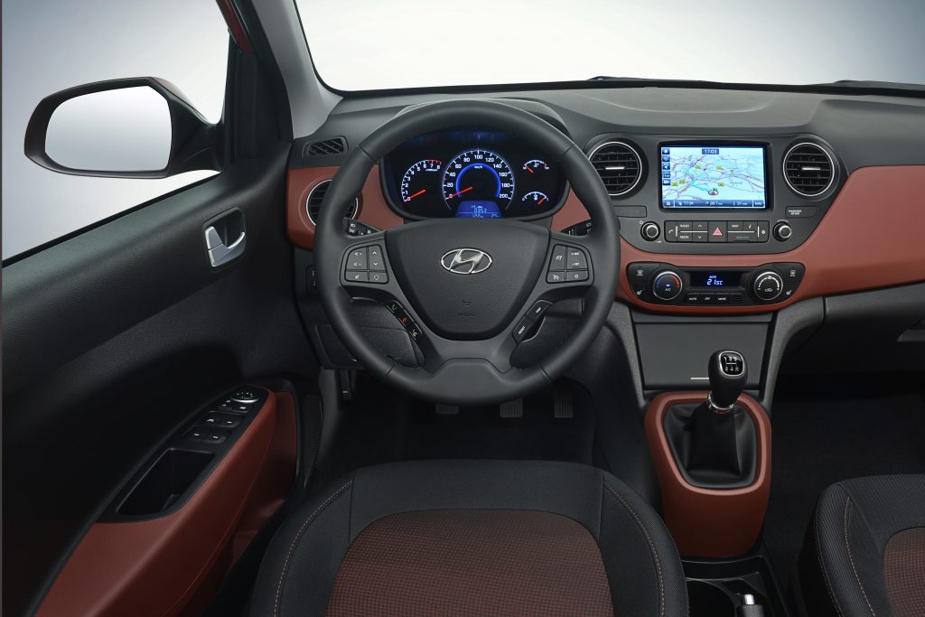 04-hyundai_i10_interior