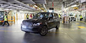 Eerste Range Rover geproduceerd volgens ‘social distancing’-maatregelen