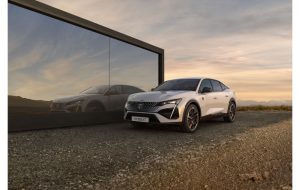 Nieuwe PEUGEOT E-408 completeert 100% elektrische line-up
